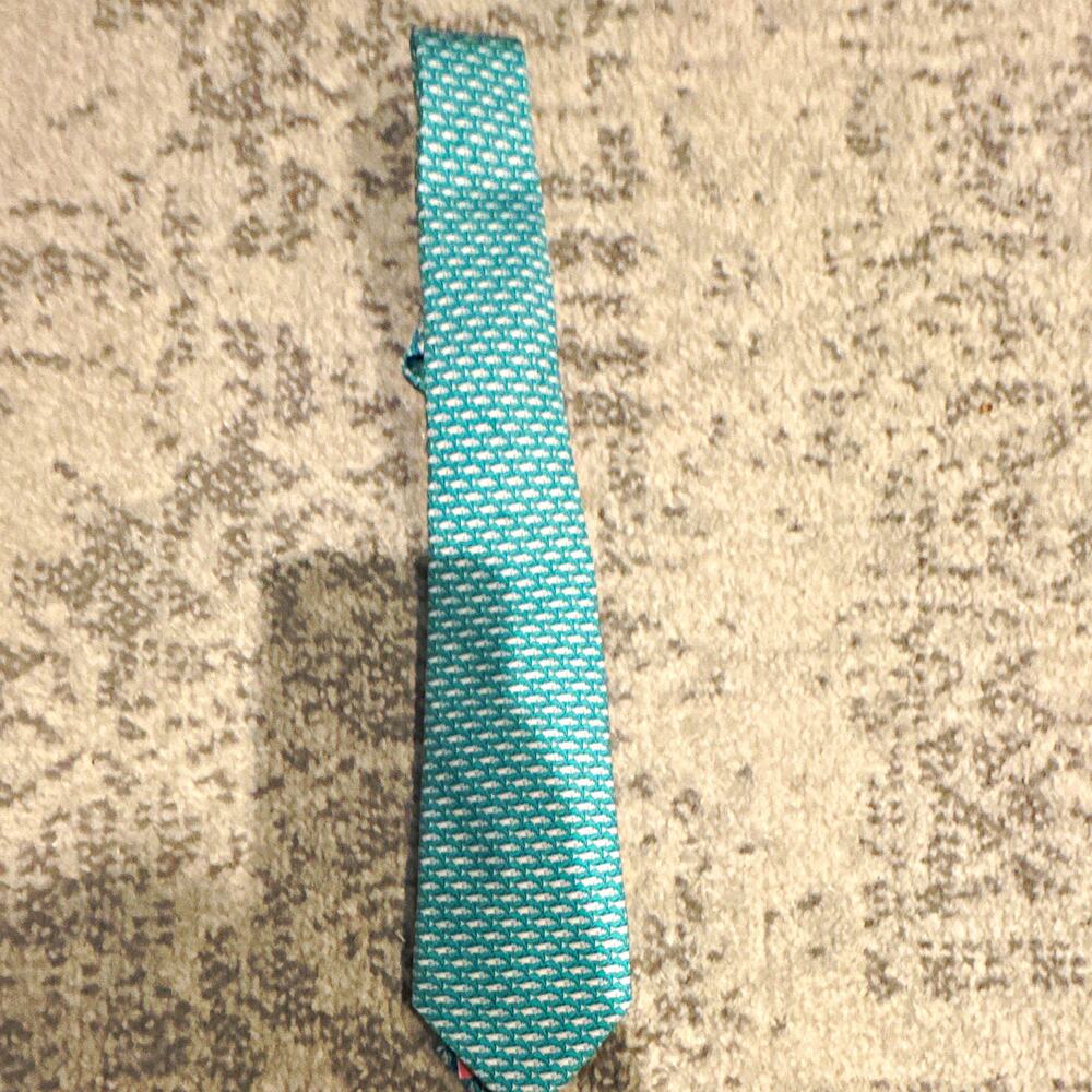 Vineyard Vines Men's Silk Woven Pointed Fish Animal Print Tie Green/Blue